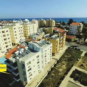 Isavella Makenzy , Ларнака Кипр
